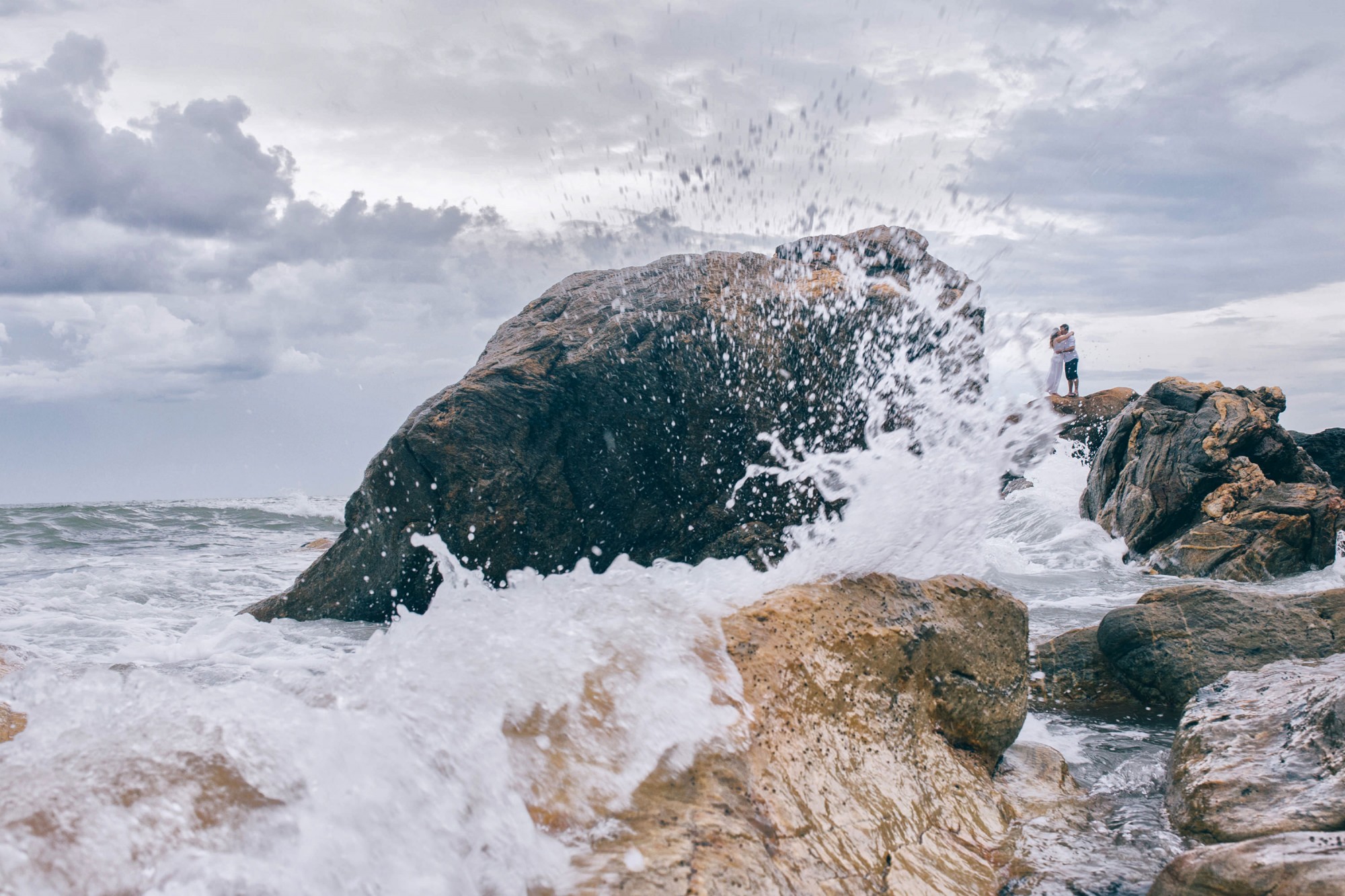 Ensaio de pré casamento na praia de balneario camburiu com Rodrigo Tartaro e Gabriela Vieira por Lorran Souza e Léia Sotile - fotografos de casamentos - GR-661