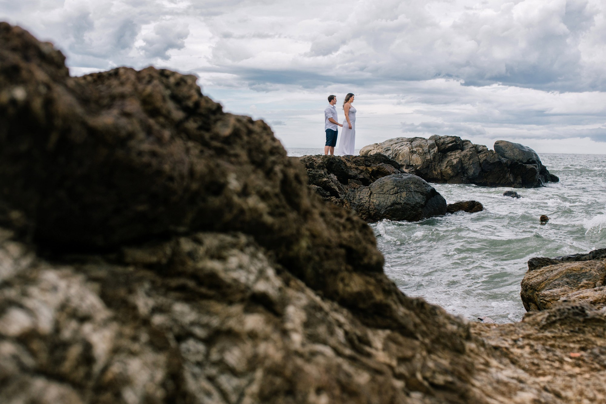 Ensaio de pré casamento na praia de balneario camburiu com Rodrigo Tartaro e Gabriela Vieira por Lorran Souza e Léia Sotile - fotografos de casamentos - GR-67