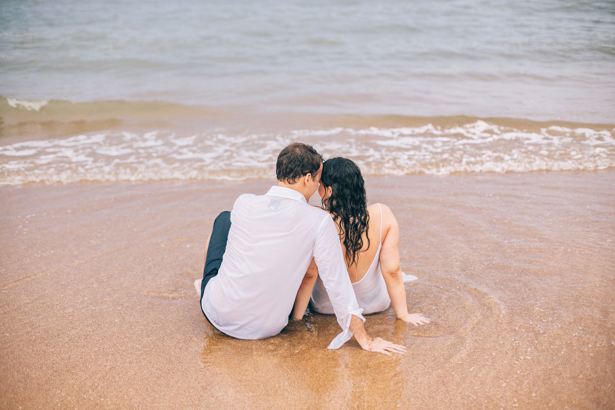 Ensaio de pré casamento na praia de balneario camburiu com Rodrigo Tartaro e Gabriela Vieira por Lorran Souza e Léia Sotile - fotografos de casamentos - GR-977