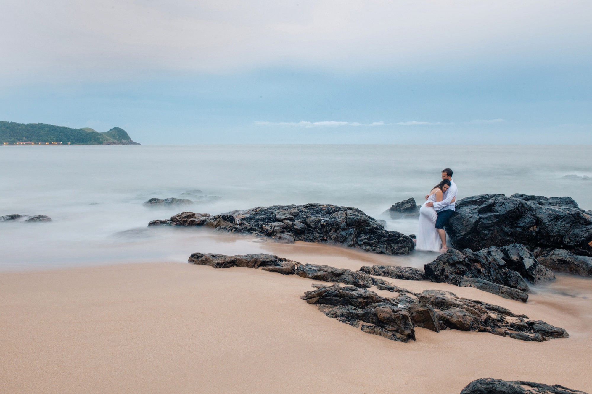 Ensaio de pré casamento na praia de balneario camburiu com Rodrigo Tartaro e Gabriela Vieira por Lorran Souza e Léia Sotile - fotografos de casamentos - GR-977A