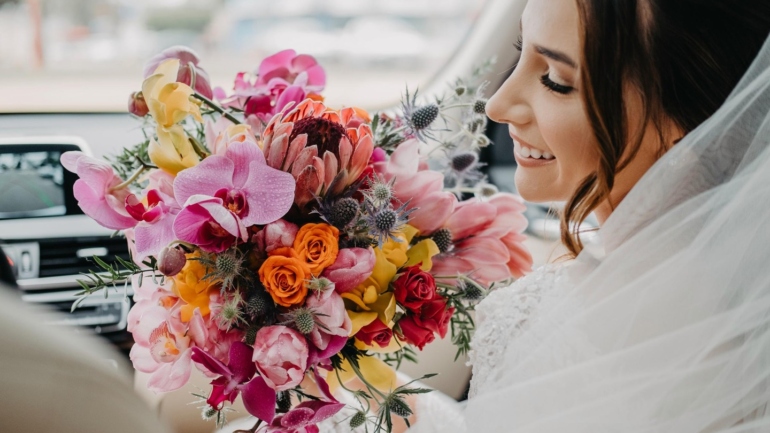 Buquê Colorido de Noiva em Casamento Alegre