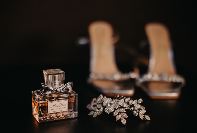 Detalhes Elegantes de Casamento com Miss Dior e Acessórios