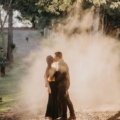 Casal em Ensaio Fotográfico ao Entardecer