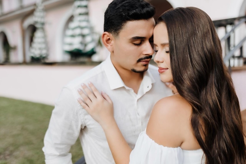 Ensaio de Casal em Ambiente Romântico