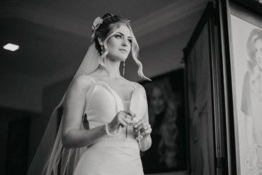 Noiva Emocionada Antes da Cerimônia de Casamento