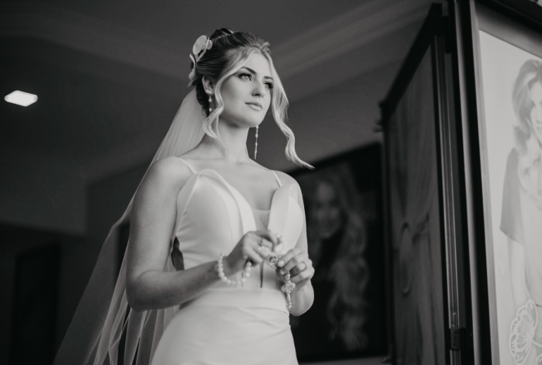 Noiva Emocionada Antes da Cerimônia de Casamento