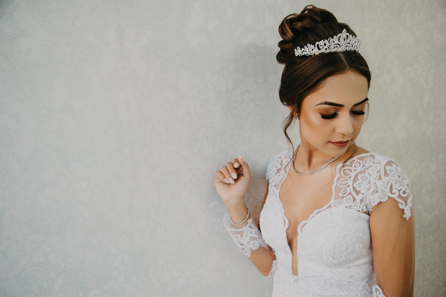 Retrato Elegante de Noiva com Detalhes em Renda